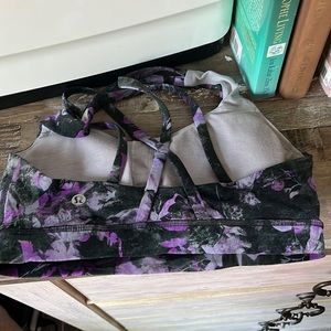 Lululemon sports bra size 4